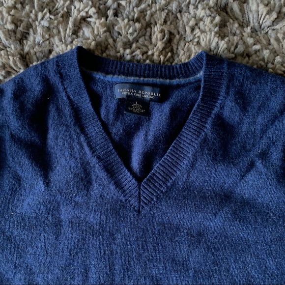 Banana Republic Sweaters - Banana Republic 100% Fine Wool Navy Blue Vneck